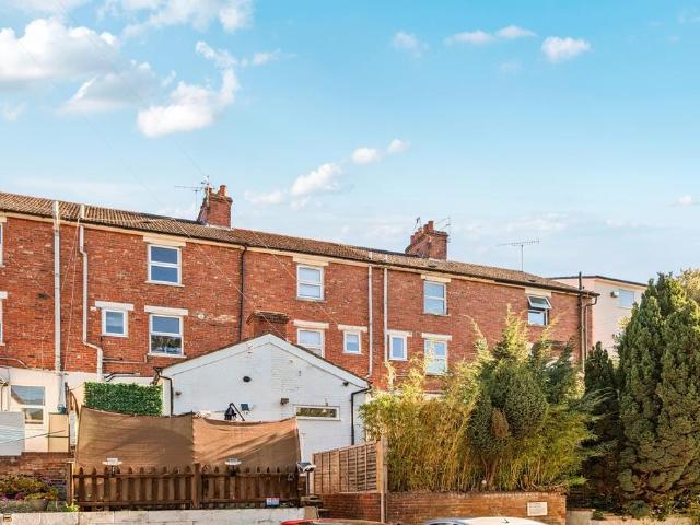 Farningham Road Caterham CR3 1 bed maisonette to rent £1,110 pcm £256 pw
