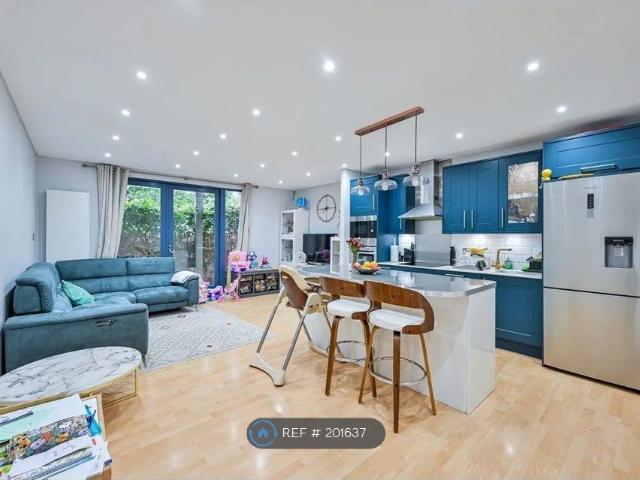 Farnsworth Court, London SE10, 2 bed flat to rent, £2,450 pcm | PrimeLocation