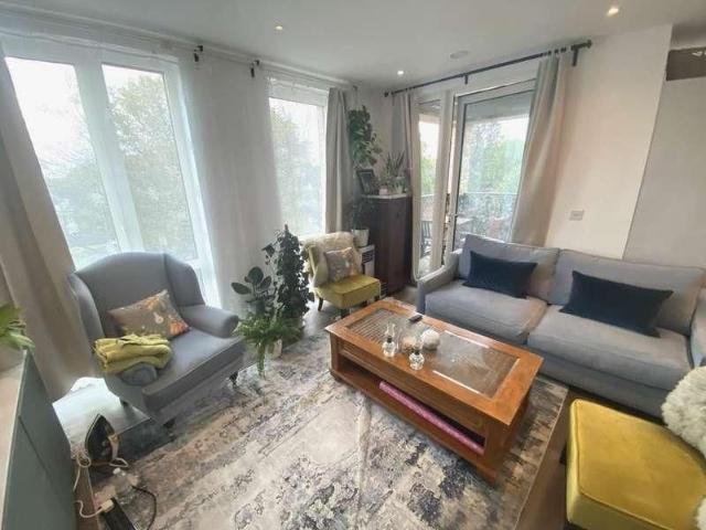 Farnsworth Drive, Edgware, HA8