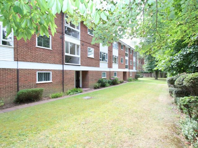 Faro Close, Bickley, Kent BR1, 2 bed flat to rent, £1,650 pcm | PrimeLocation
