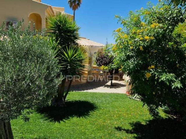 Faro stª b. nexe moradia t5 isolada, piscina, jardim e vista mar