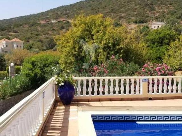 Faro stª b. nexe moradia t5 isolada, piscina, jardim e vista mar