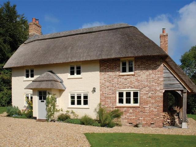 Farringdon, Hampshire, GU34 3 bed detached house to rent £3,250 pcm £750 pw