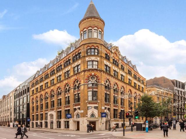 Farringdon Road, London EC1M 3 bed flat to rent £5,500 pcm £1,269 pw