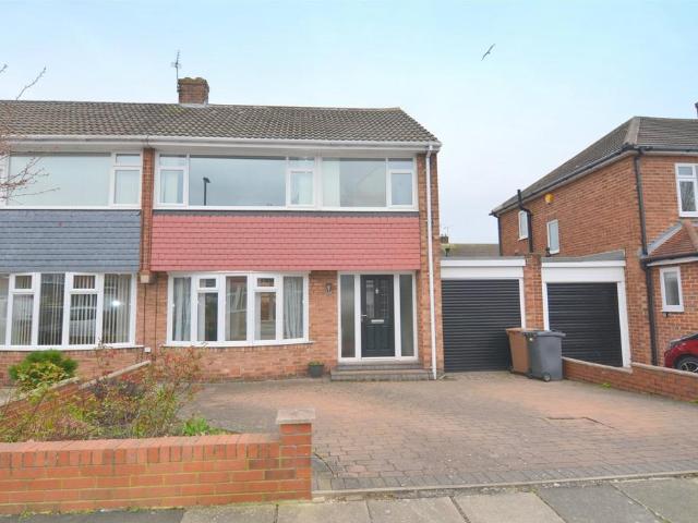 Farringdon Road, Marden Farm. 3 bed semi detached house to rent £1,400 pcm £323 pw