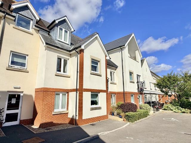 Farringford Court 1 Avenue Road, Lymington, Hampshire SO41, 1 bed flat to rent, £1,175 pcm | PrimeLocation