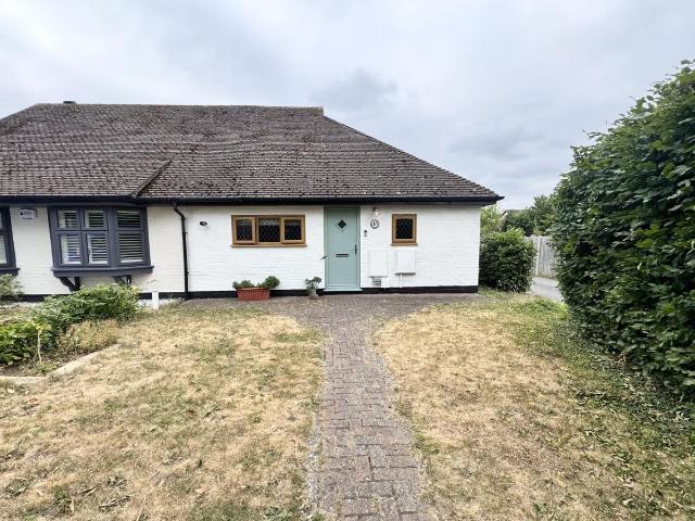 Farrier Close, Weavering, Maidstone ME14, 2 bed bungalow to rent, £1,500 pcm | PrimeLocation