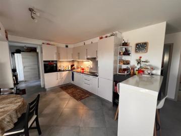 Fast neue Penthouse Wohnung mit Terrasse in Villars le Terroir