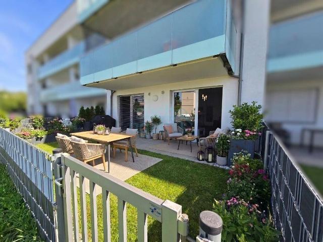 Neuer Preis! Barrierefrei & neuwertig – Gartenwohnung mit Südgarten, 2 TG Plätzen & DAN Küche