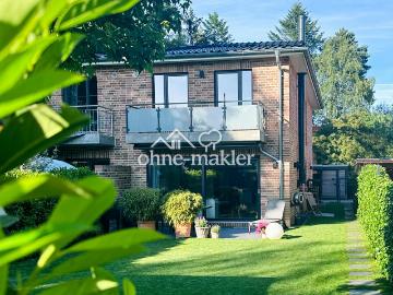 Fast wie Neubau: DHH in Duvenstedt, Bj. 2022 – hochwertig, energieeffizient und naturnah