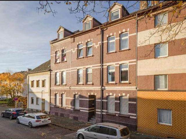 Fast 7 % Bruttorendite: 8 Parteienhaus mit 4 genehmigten Ferienwohnungen