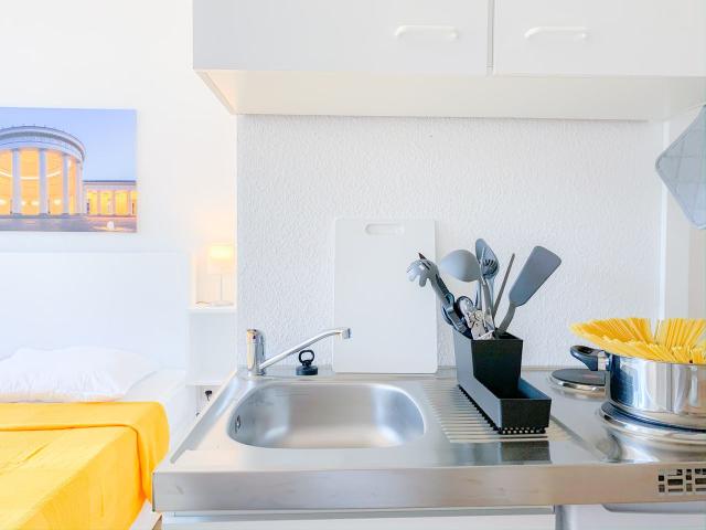Fashionable and quiet suite Aachen, Aachen Amsterdam Apartments for Rent