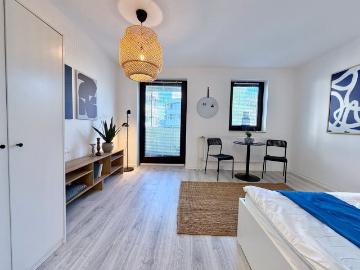 Fashionable cozy studio with balcony in Düsseldorf, Dusseldorf Amsterdam Apartments for Rent