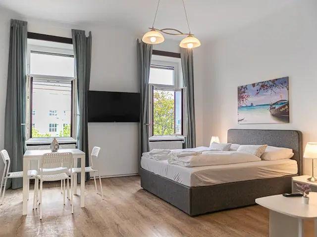 Fashionable suite in nice area