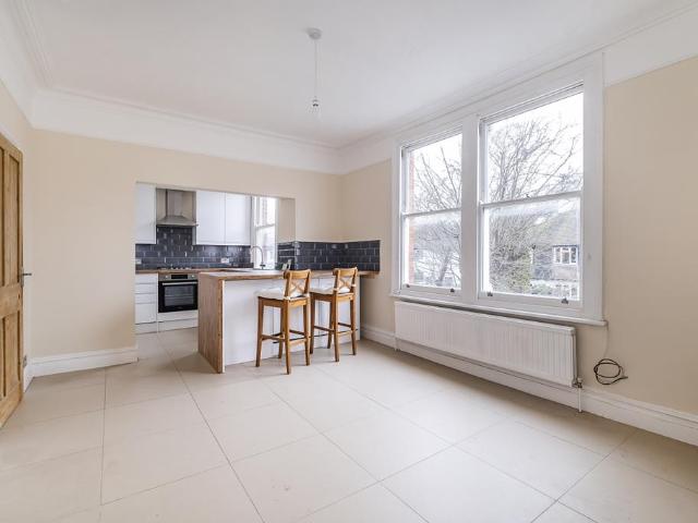 Fassett Road Kingston upon Thames KT1 2 bed apartment to rent £1,925 pcm £444 pw
