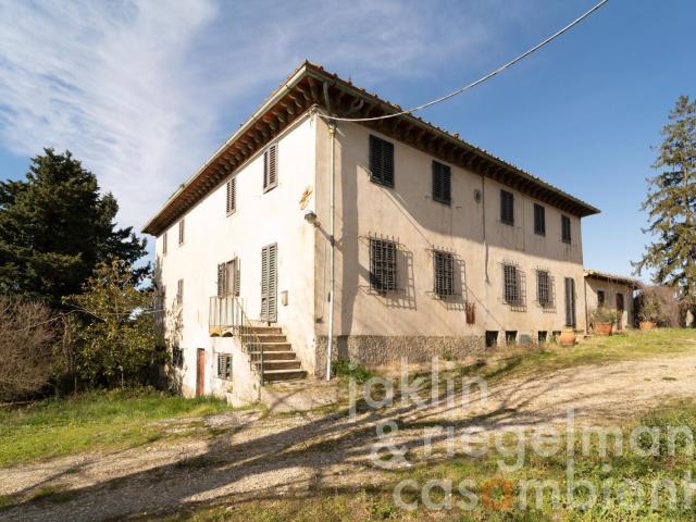 Fattoria da ristrutturare con 10 ettari tra Firenze e San Gi. 1052m² Montespertoli