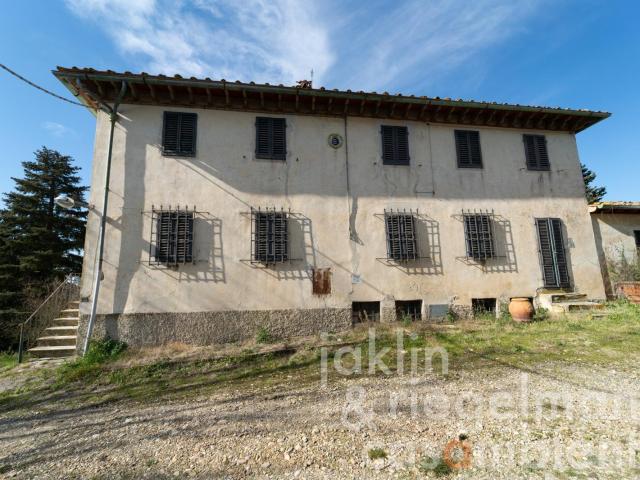 Fattoria da ristrutturare con 10 ettari tra Firenze e San Gi. 1052m² Montespertoli