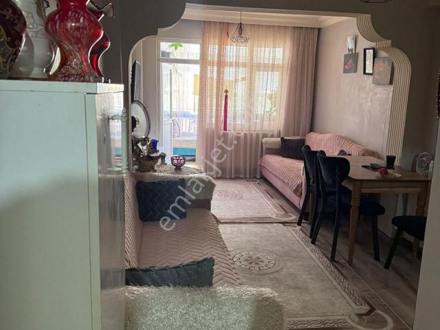 Fatih Ayvansaray Mahallesinde 2+1 Kentsele Hazır 1. Kat Daire