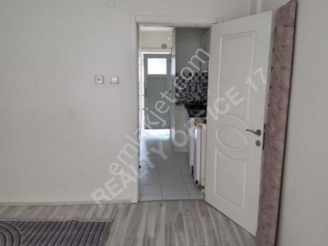 Fatih Balatta Kiralık 1+1 45 M2 Boş Balkonlu Daire