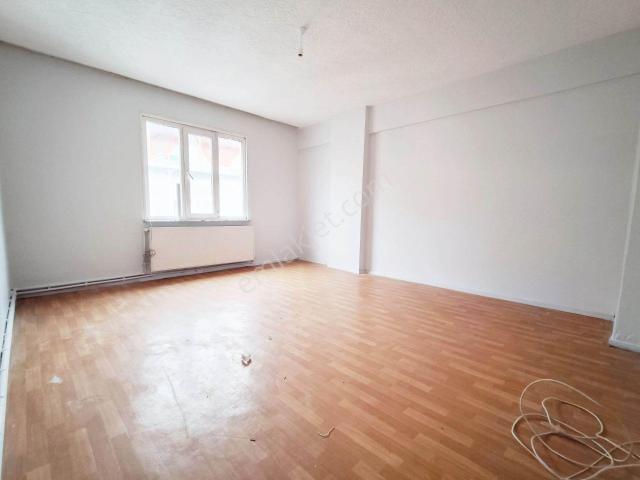 Fatih Emlaktan Mevlana Cami Yakını Kiralık 4. Kat 2+1 Daire
