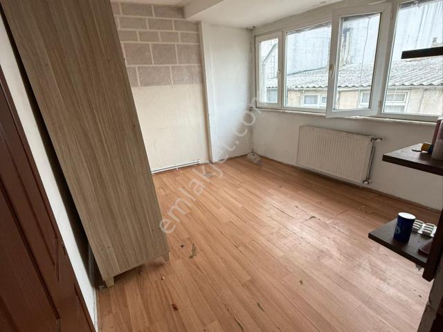 Fatih Hırka i Şerif Mah Kıralık Daıre Kat 3 1+1