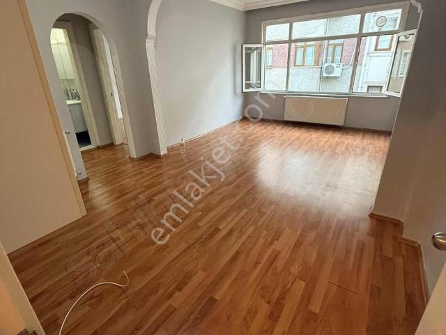 Fatih / İskenderpaşa Mah Kıralık Daıre 2+1 Kat 3 D Gaz Kombılı