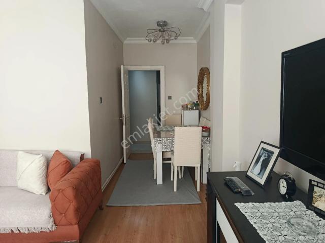 Fatih Kocamustafapaşa Cumartesi Pazarında Satılık Ara Kat Daire