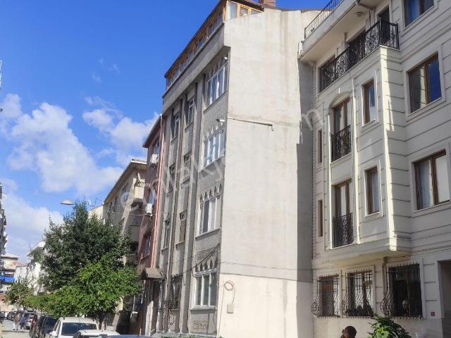 Fatih Kocamustafapaşa Sümbül Yedisehitler De Satılık 5 Yıllık Binadan Arakat. Daire.