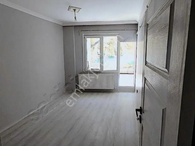 Fatih Merkezde 2+1 Teraslı Ve Bahçeli 90m2 İçi Sıfırlanmış Daire