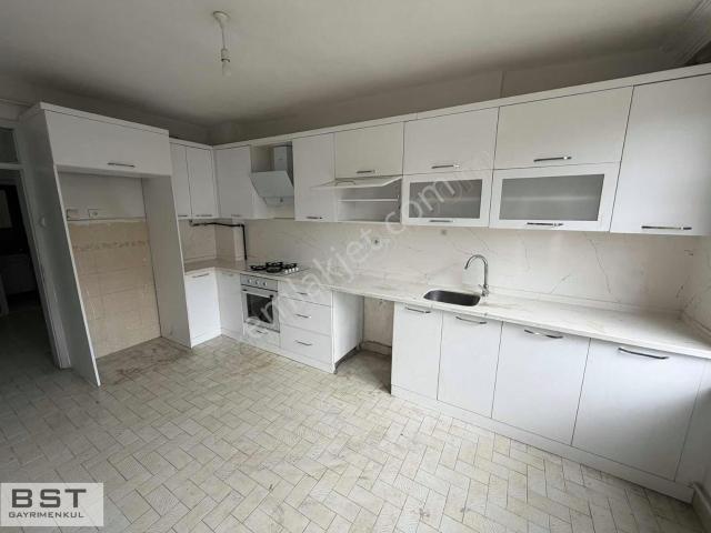 Fatih Mh Sanayi Tramvay Durağı Karşısı 3+1 Bakımlı Daire