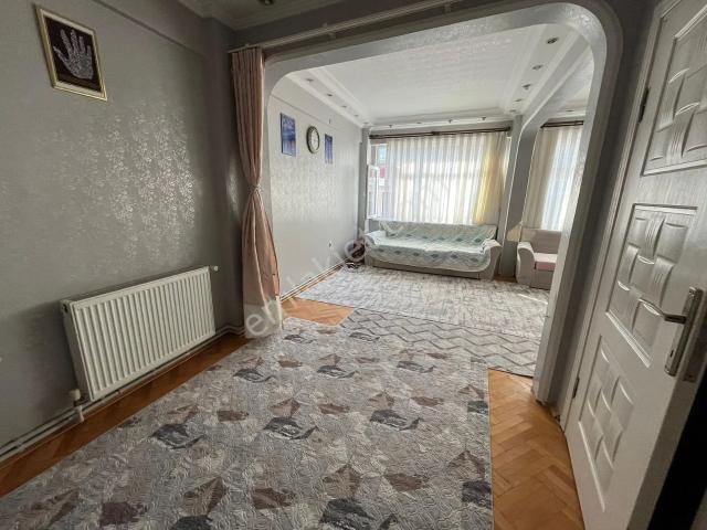 Fatih Sarayağa Caddesi'nde Ara Kat 3 + 1 Satılık Daire