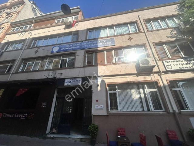 Fatih/aksaray Pertevniyal Lisesinin Arkasında 3+1 Satılık Daire