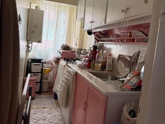Fatihte Okula Toplu Taşıma Yakın 1.kat 80m2 2+1 Balkonlu Kombili