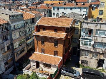 Fatihte Sıfır Bahçeli 5 Katlı Benzersiz Müstakil Konak