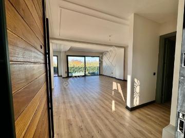Fatma Ülken Gayrimenkulden Erenköyde 5+1 Satılık Villa