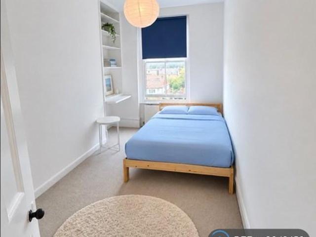 Fauconberg Road, London, W4 4 bed flat to rent £4,400 pcm £1,015 pw