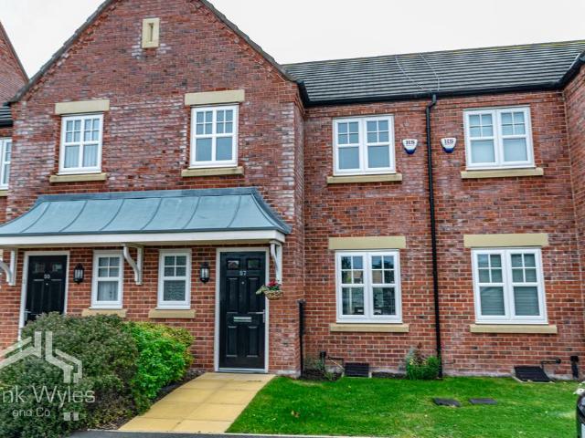 Faulkner Crescent, Lytham St Annes. 3 bed terraced house to rent £1,250 pcm £288 pw