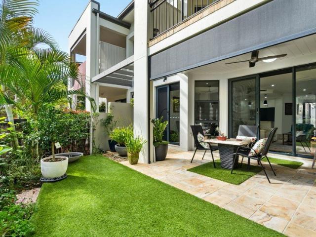 Faultless, Feature Rich, Quality 3 Bed 2.5 Bath Executive Townhouse