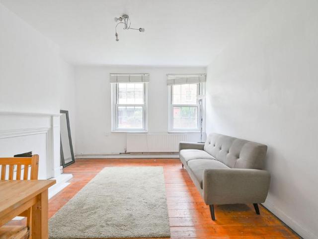 Faunce House, Elephant and Castle. 2 bed flat to rent £2,300 pcm £531 pw