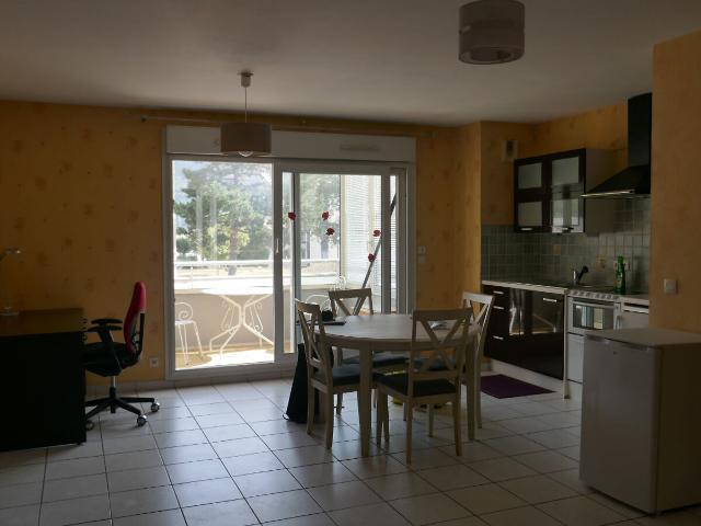 FAVERGES. APPARTEMENT T1BIS AVEC GARAGE ET PARKING PRIVATIF