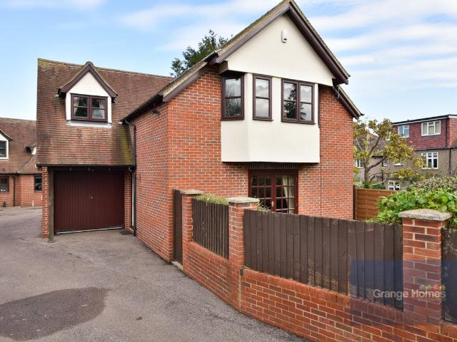 Faversham Avenue, Enfield EN1, 3 bed detached house to rent, £2,750 pcm | PrimeLocation