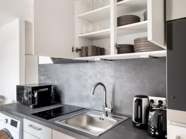 Favoriten 1br w/ elevator, nr Bus 65A, Vienna Amsterdam Apartments for Rent