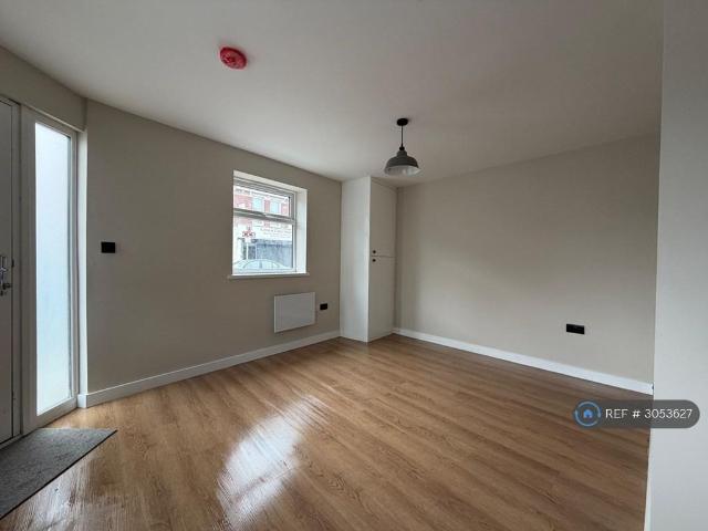 Fawcett Road, Southsea, PO4 1 bed flat to rent £1,100 pcm £254 pw
