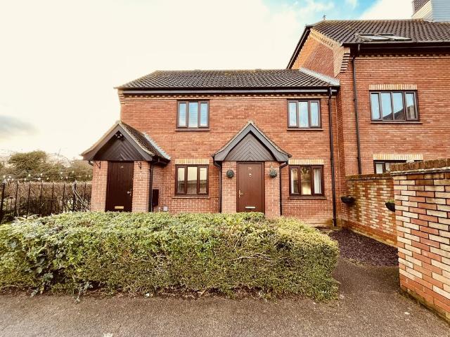 Fawkner Close, Chelmsford 2 bed ground floor maisonette to rent £1,375 pcm £317 pw