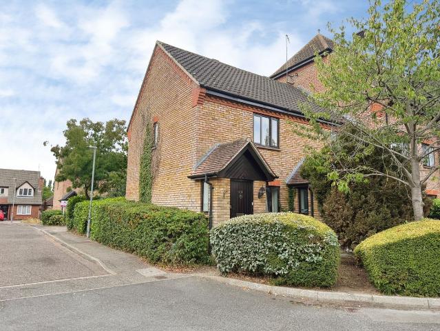 Fawkner Close, Chelmsford CM2, 2 bed maisonette to rent, £1,250 pcm | PrimeLocation
