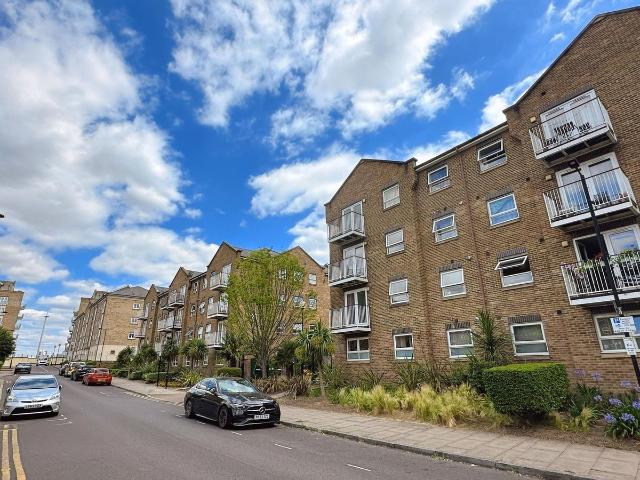 Fawley Lodge, Millennium Drive, Isle Of Dogs E14, 2 bed flat to rent, £1,975 pcm | PrimeLocation