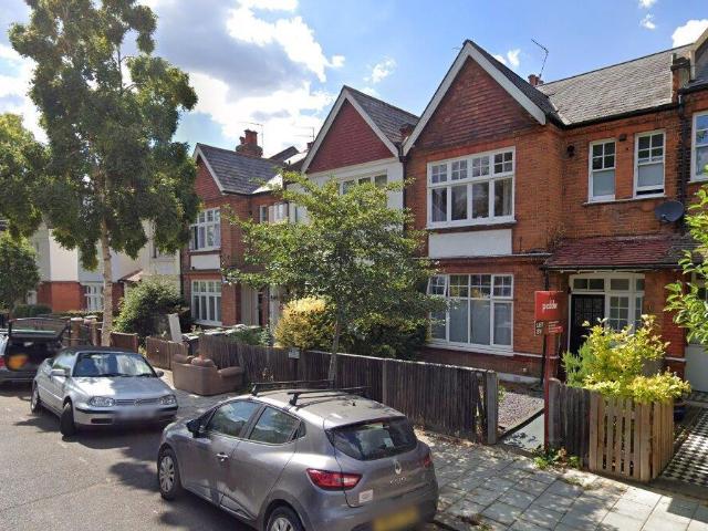 Fawnbrake Avenue, Herne Hill, London. 3 bed maisonette to rent £3,200 pcm £738 pw