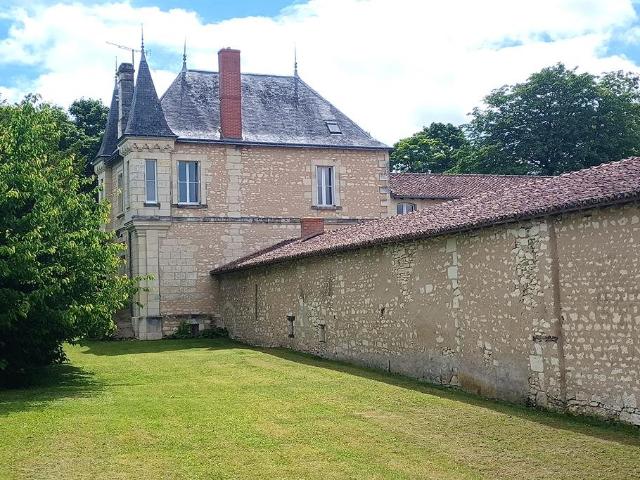 Faye La Vineuse 37120 Manoir 370 m2 10 Chambres Gîte. 530m² Faye la Vineuse
