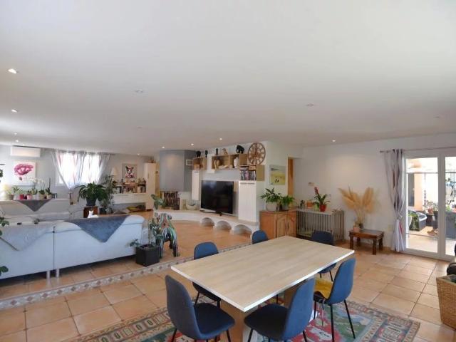 Fayence – Villa provençale 230 m² avec piscine, cuisine d’ét. 230m² Fayence