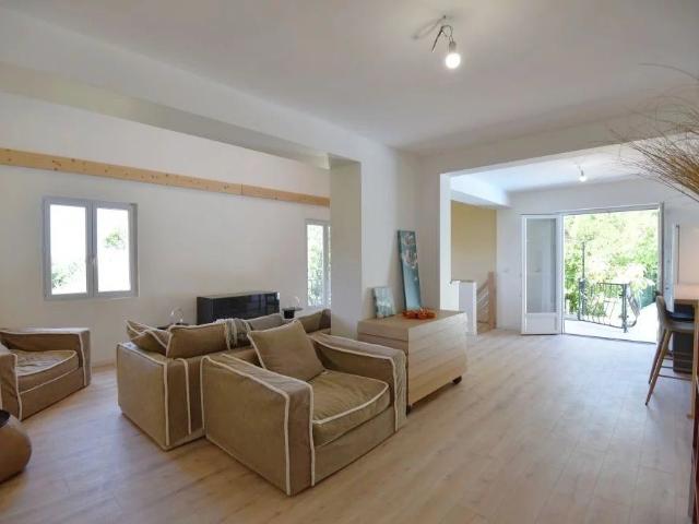Fayence – Villa rénovée de 105 m² avec piscine, garage et te. 105m² Fayence